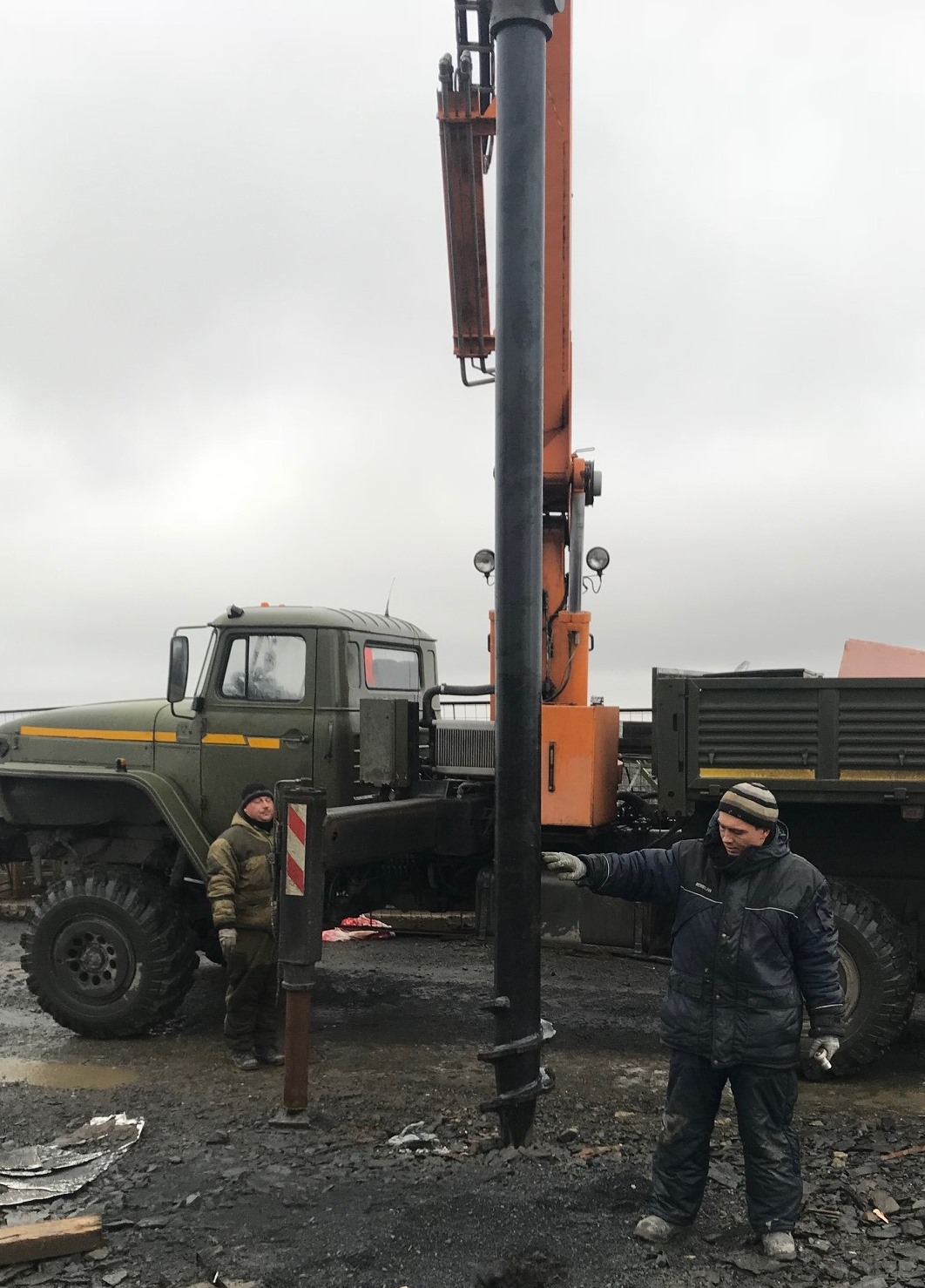 Закручиваем анкера или сваи в скальные породы